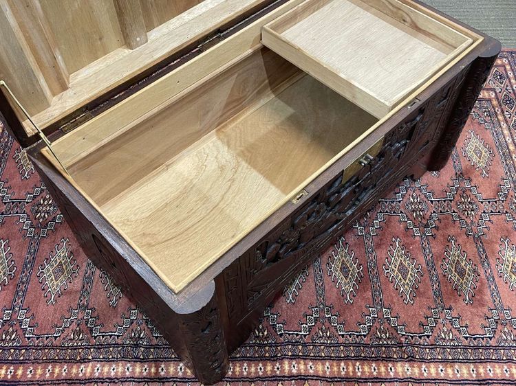 Cassapanca asiatica in teak e canfora XX secolo