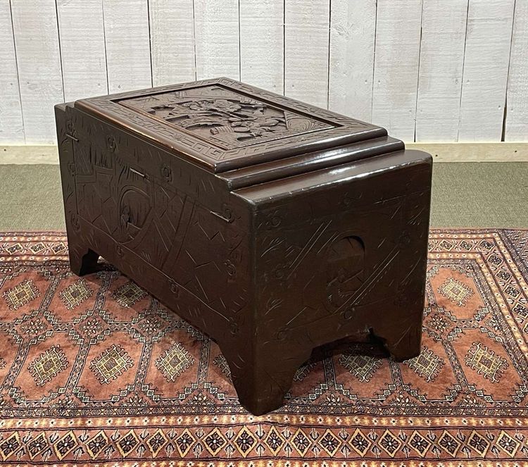 Cassapanca asiatica in teak e canfora XX secolo