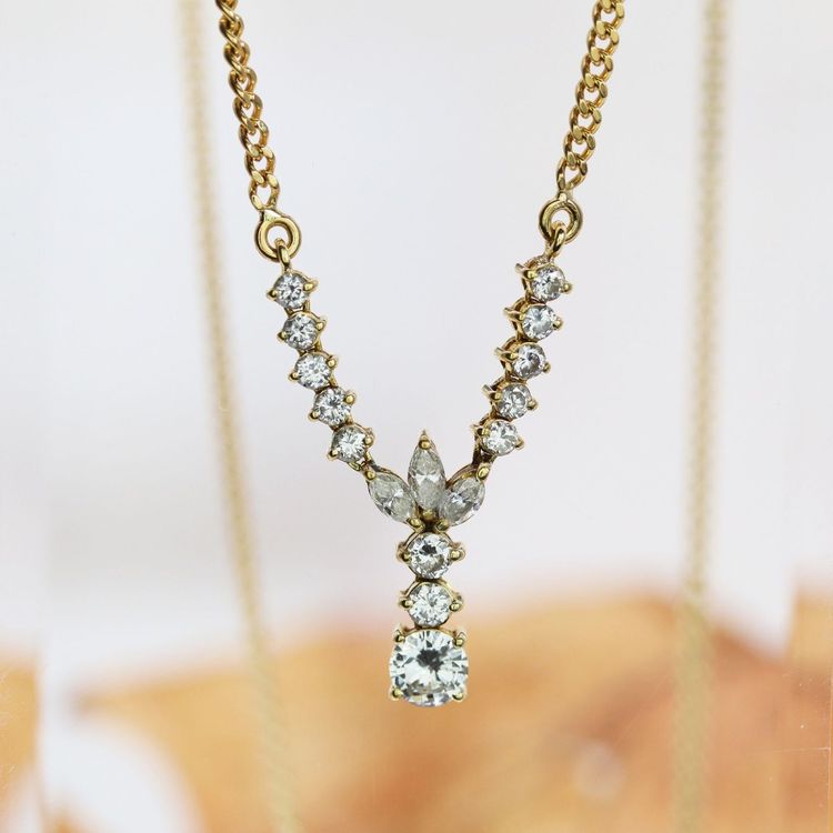 Halskette aus Gelbgold und Diamanten