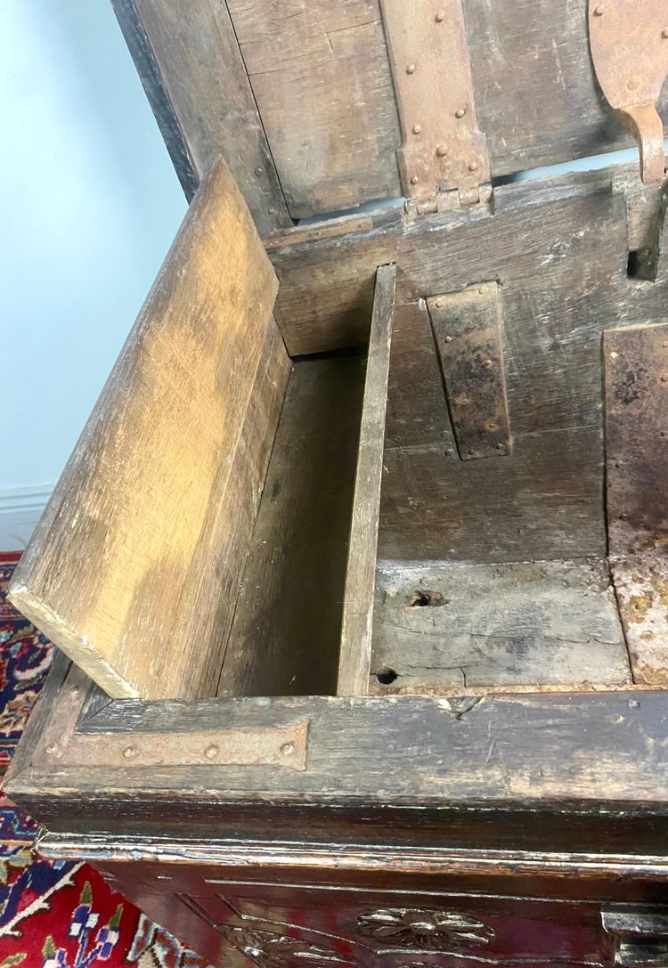Large French privateer pirate chest - Safe - Louis XIV period - 17th century France