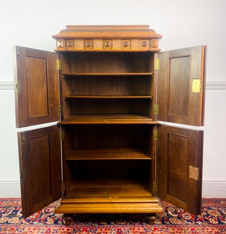Holland & Sons- cabinet anglais sculptée - Style Renaissance  - XIXeme siecle