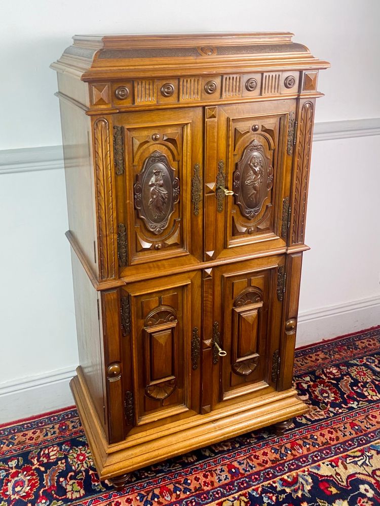 Holland & Sons- cabinet anglais sculptée - Style Renaissance  - XIXeme siecle