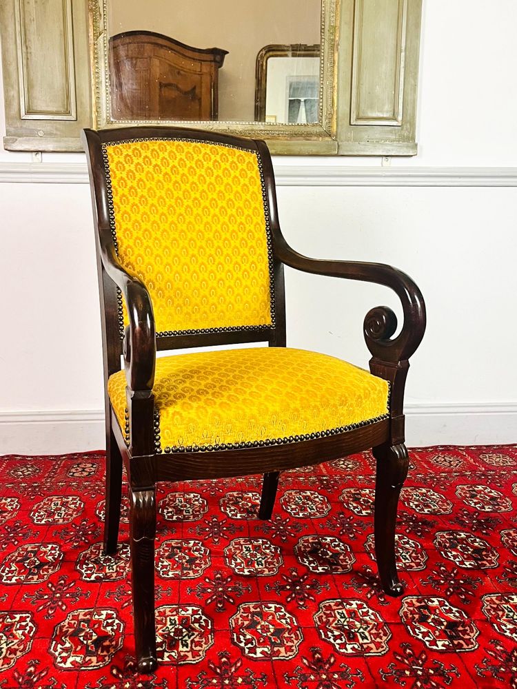 Fauteuil en bois sculpté avec velours jaune - Epoque Restauration - France