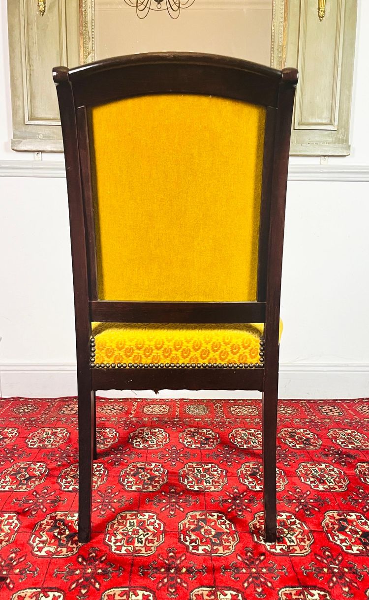 Fauteuil en bois sculpté avec velours jaune - Epoque Restauration - France