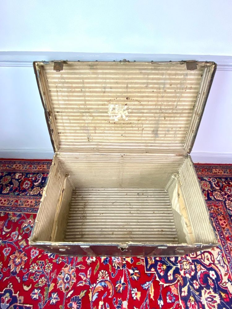 Parisian travel trunk in black wood and brass - 19th century Paris France