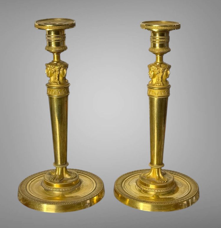 PAIRE DE FLAMBEAUX ÉPOQUE EMPIRE " MODÈLE CLAUDE GALLE "EN BRONZE CISELÉ ET DORÉ