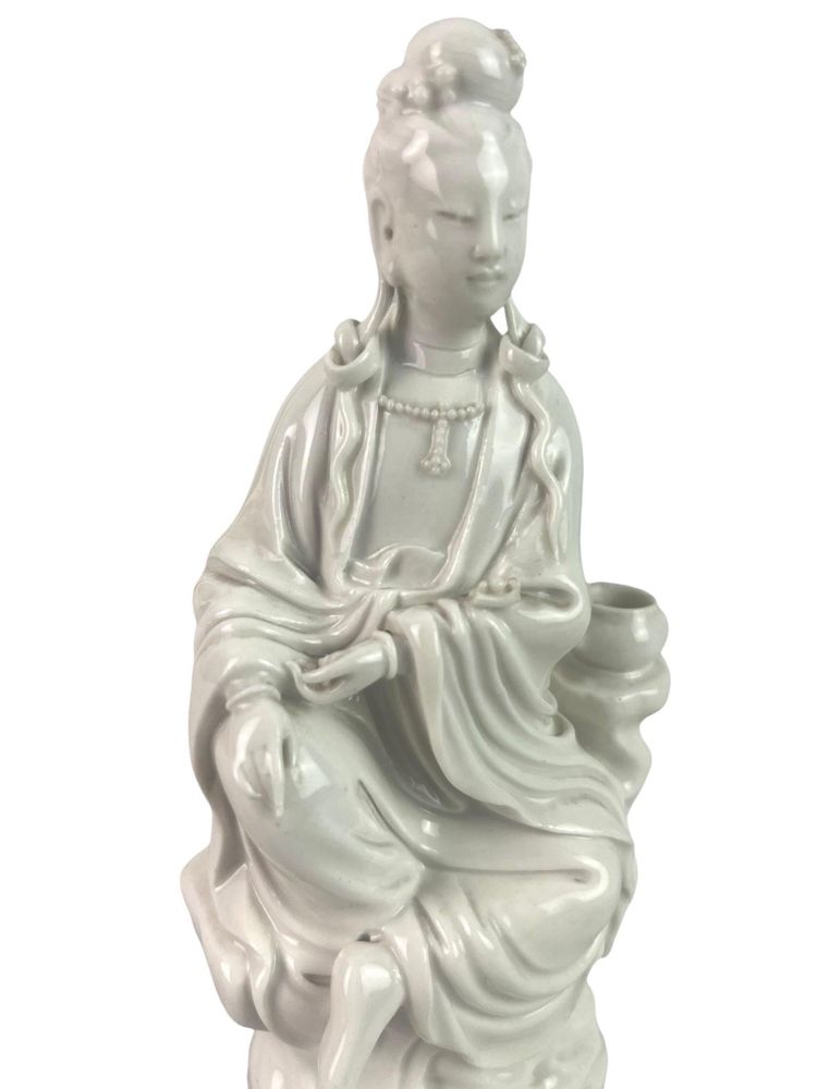 statuetta in porcellana bianca "bianca cinese" della dea Guan Yin Cina XIX secolo