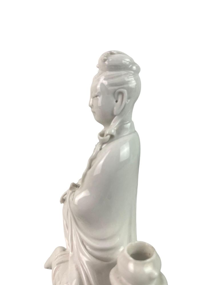 statuetta in porcellana bianca "bianca cinese" della dea Guan Yin Cina XIX secolo