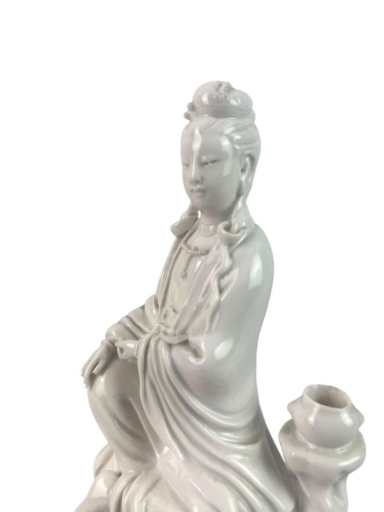 statuetta in porcellana bianca "bianca cinese" della dea Guan Yin Cina XIX secolo