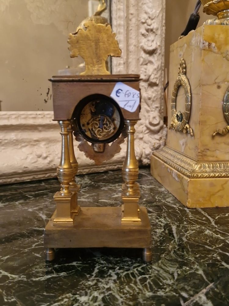 Bronze-Uhr mit Hahnwerk 18. Jh. S