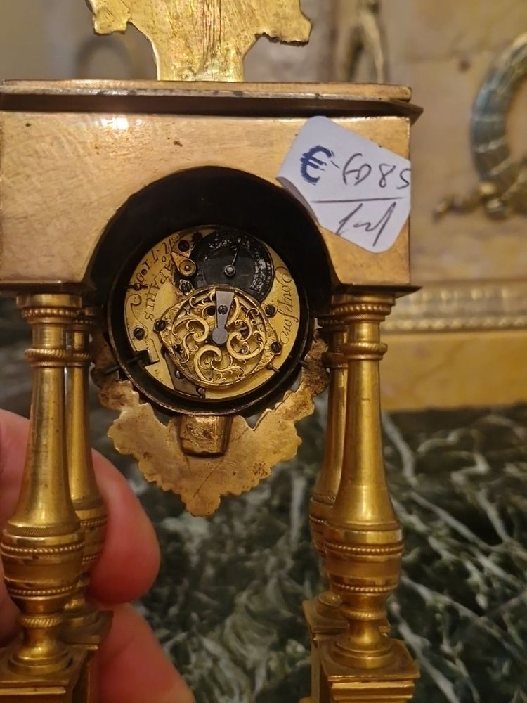 Bronze-Uhr mit Hahnwerk 18. Jh. S