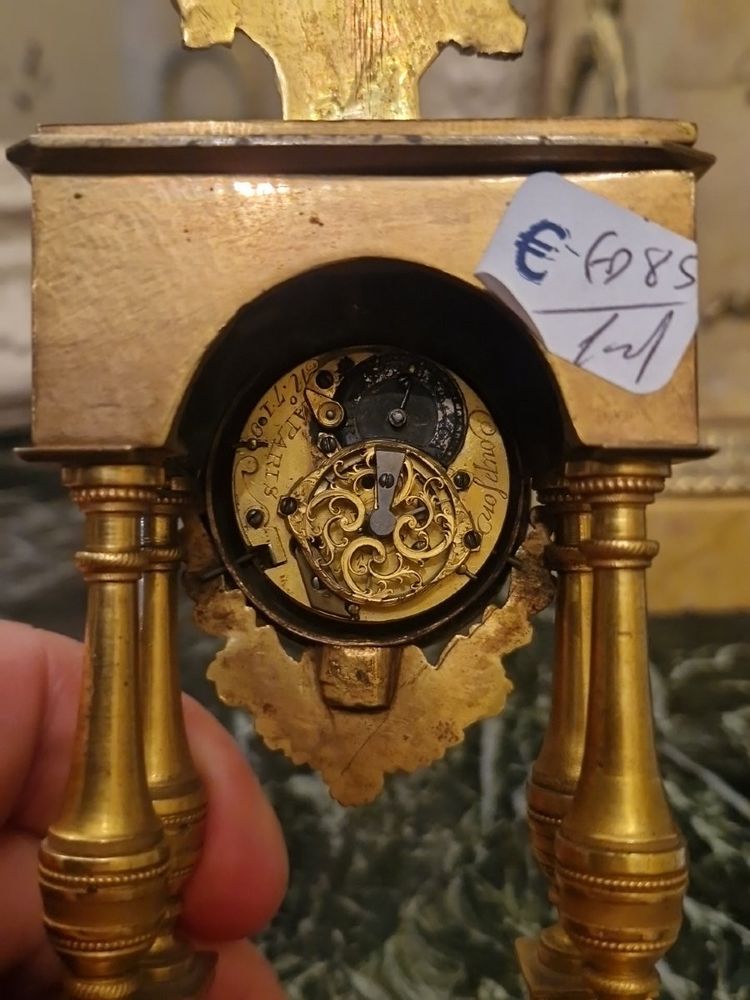 Bronze-Uhr mit Hahnwerk 18. Jh. S