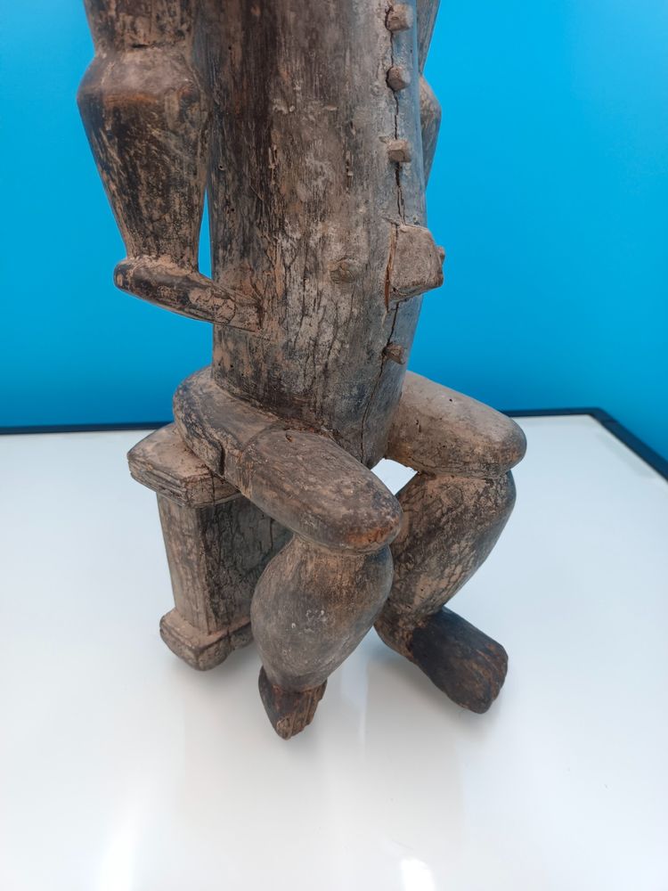 Senufo female anthropomorphic statuette seated on a stool