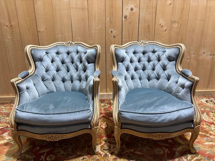 Paire de Bergeres bleues de style Louis XV