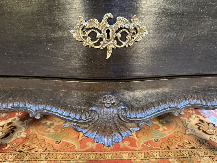 Commode portugaise en bois noirci
