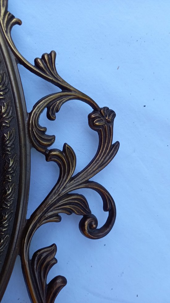 Round wall mirror in the Louis XV style (19th century)