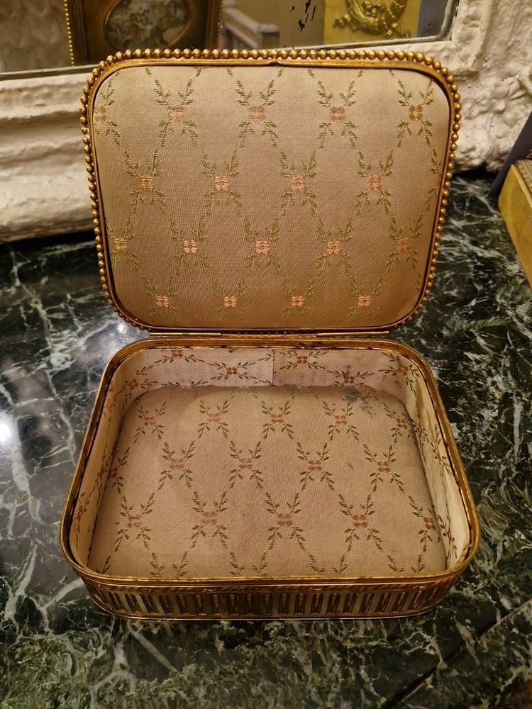 Bronzekästchen mit Dekor einer galanten Szene Napoleon III.