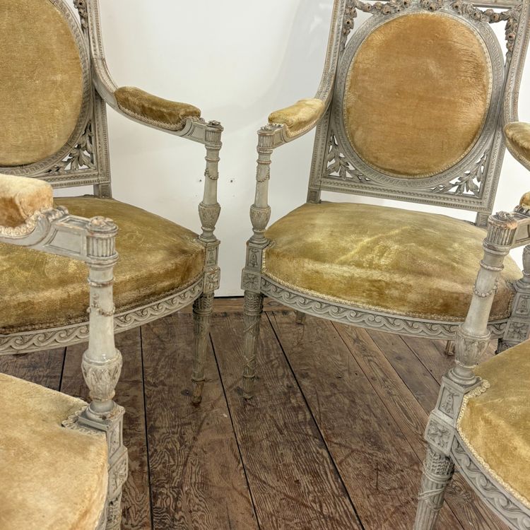 Suite of 4 Louis XVI chairs