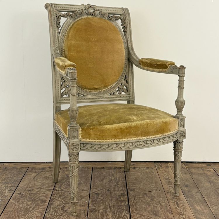 Suite of 4 Louis XVI chairs