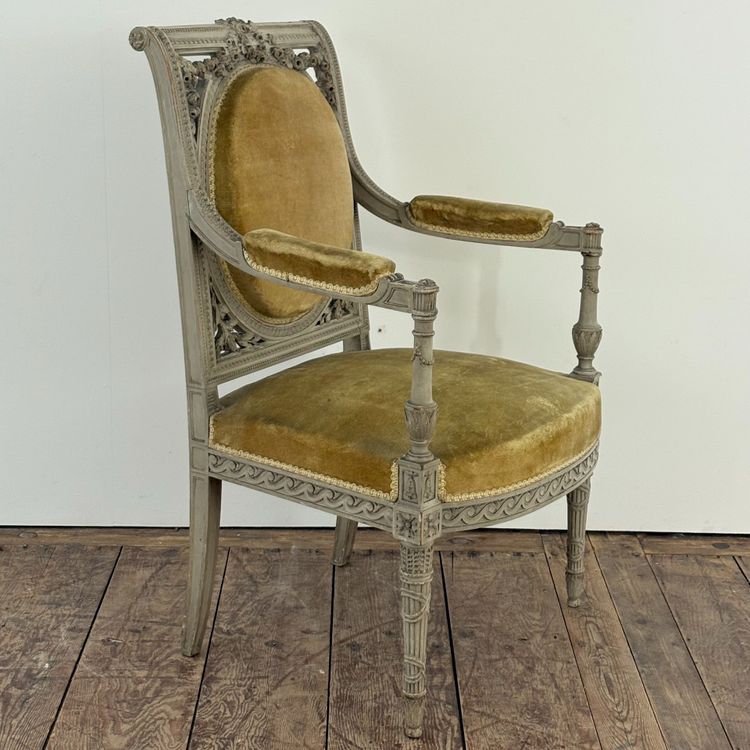 Suite of 4 Louis XVI chairs