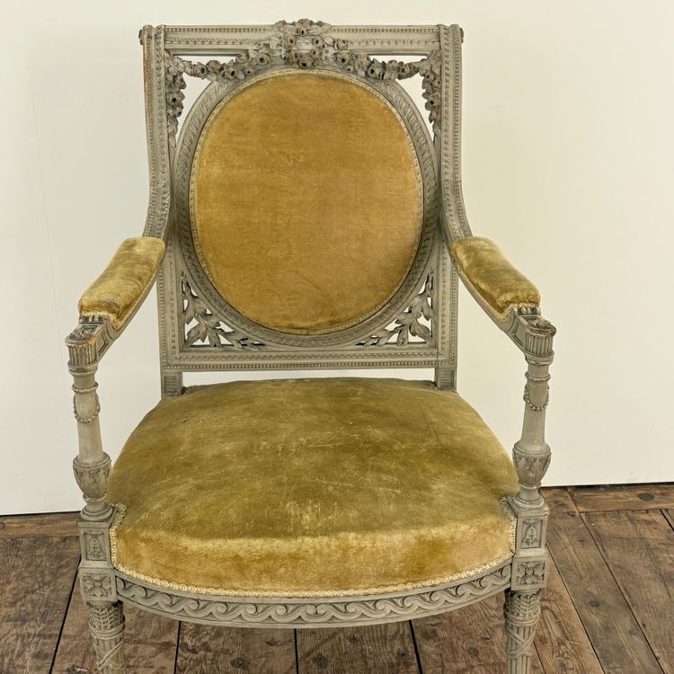 Suite of 4 Louis XVI chairs