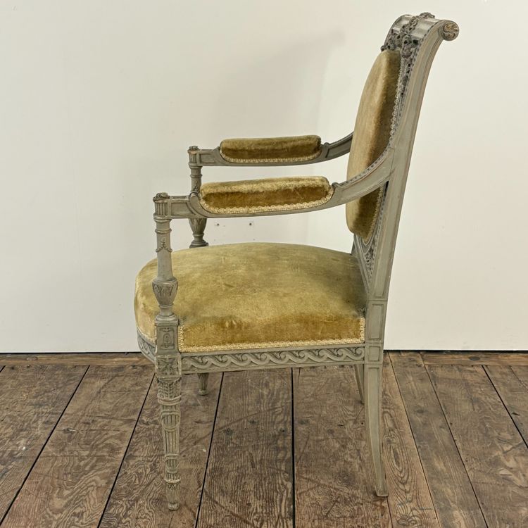Suite of 4 Louis XVI chairs