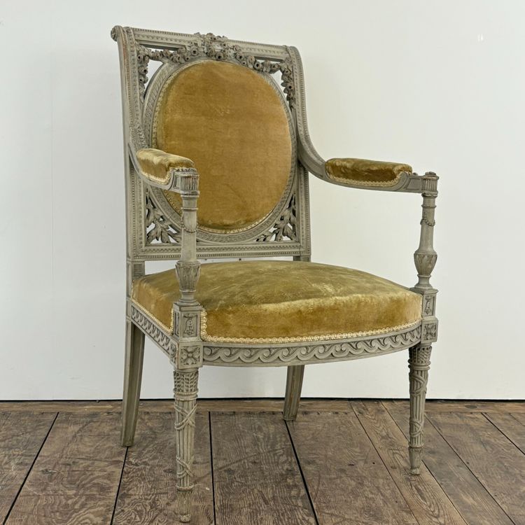 Suite of 4 Louis XVI chairs