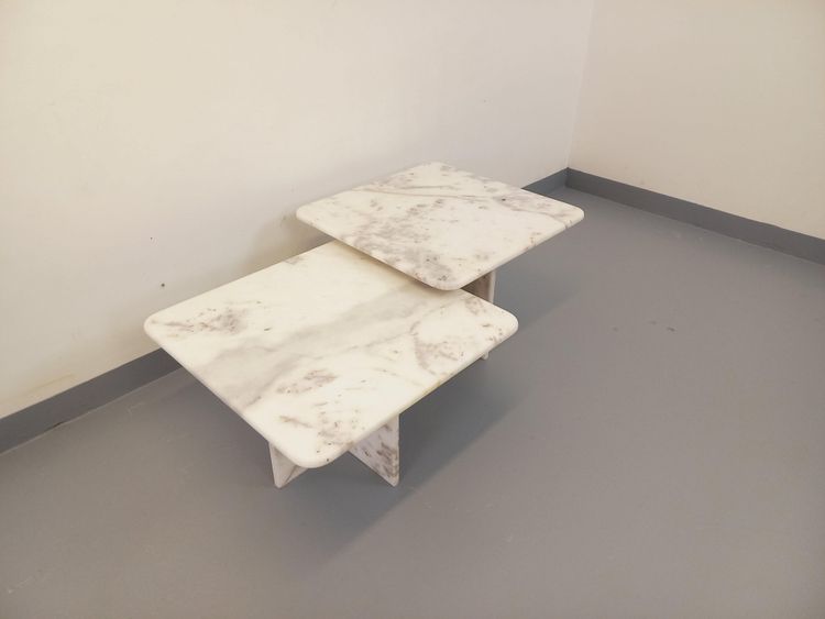 Paire de tables basses gigognes vintage en marbre blanc des années 70
