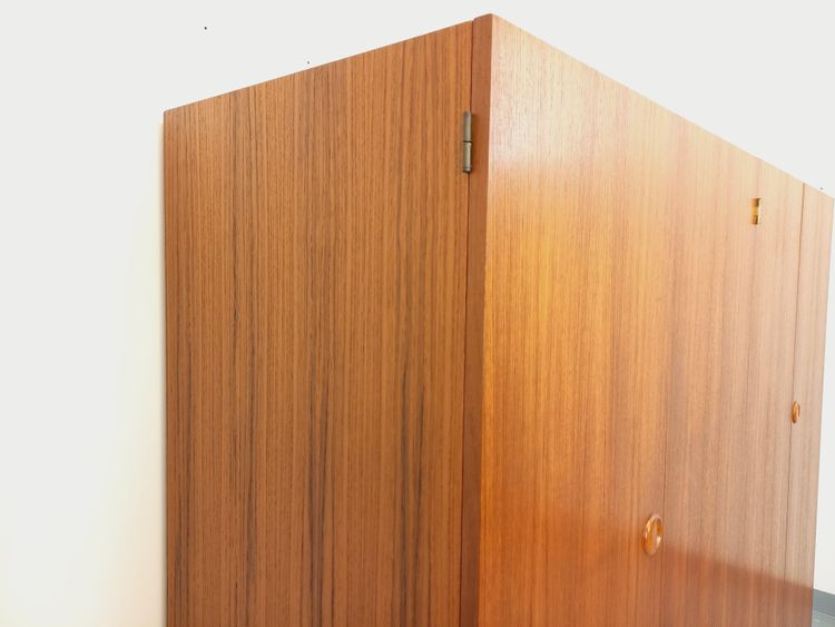 Armadio vintage in teak in stile scandinavo degli anni '60