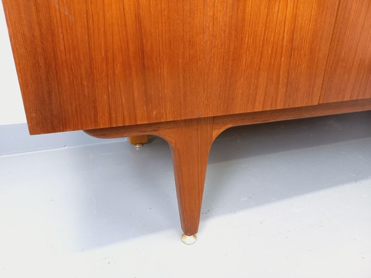 Armadio vintage in teak in stile scandinavo degli anni '60