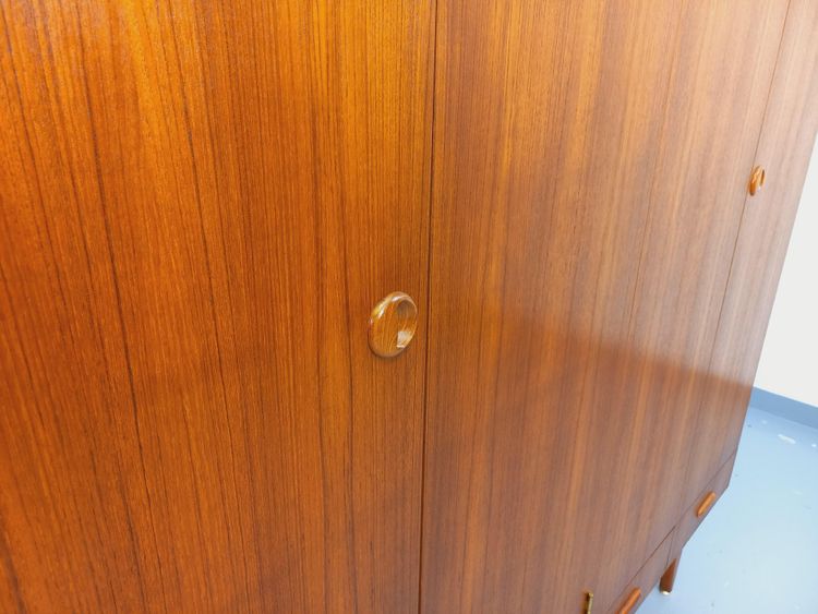 Armadio vintage in teak in stile scandinavo degli anni '60