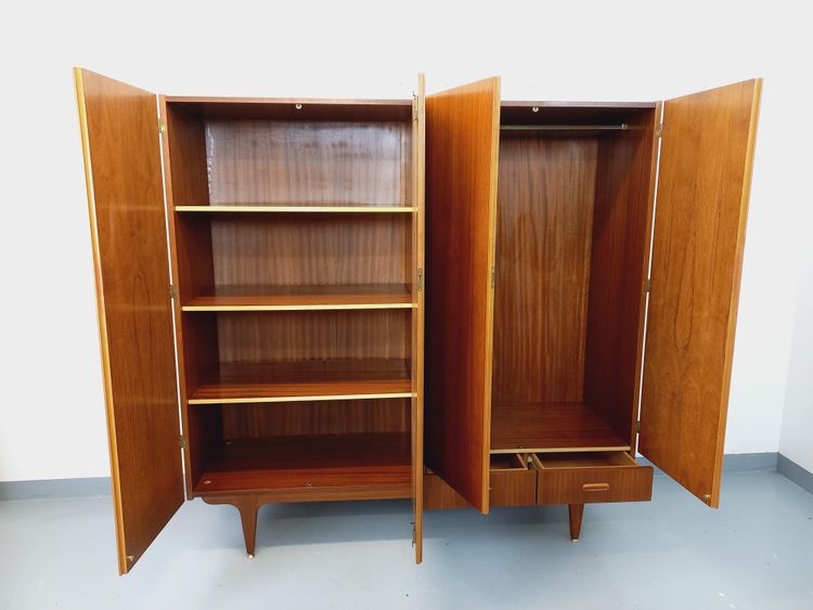 Armadio vintage in teak in stile scandinavo degli anni '60