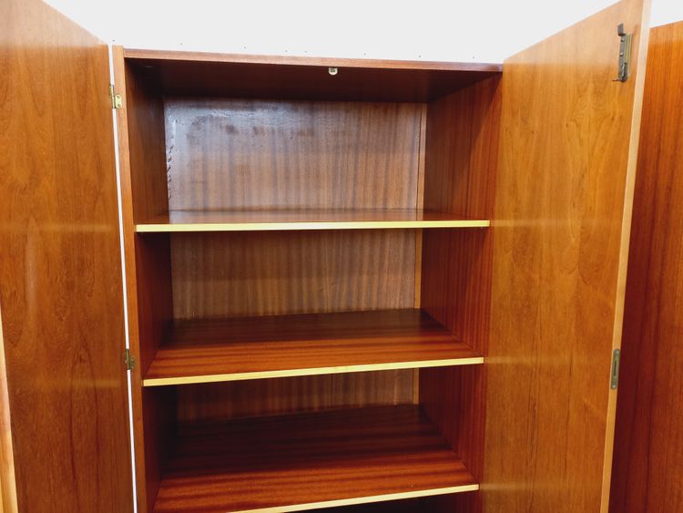 Armadio vintage in teak in stile scandinavo degli anni '60
