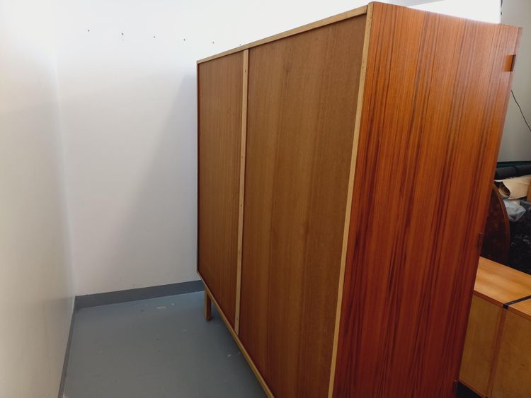 Armadio vintage in teak in stile scandinavo degli anni '60