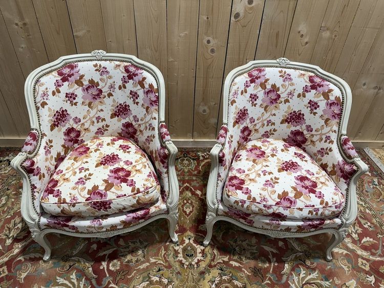 Paire de fauteuils - bergères de style Louis XV
