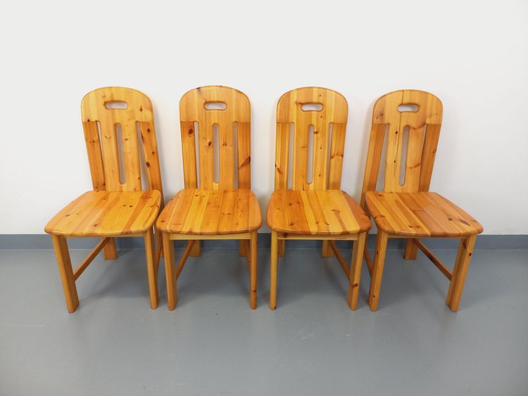 Set of 4 vintage pine chairs from the 70s/80s