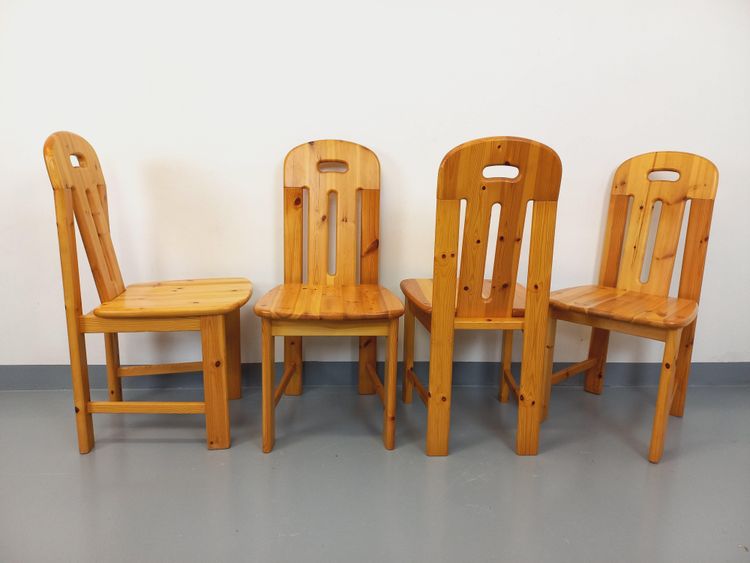 Set of 4 vintage pine chairs from the 70s/80s