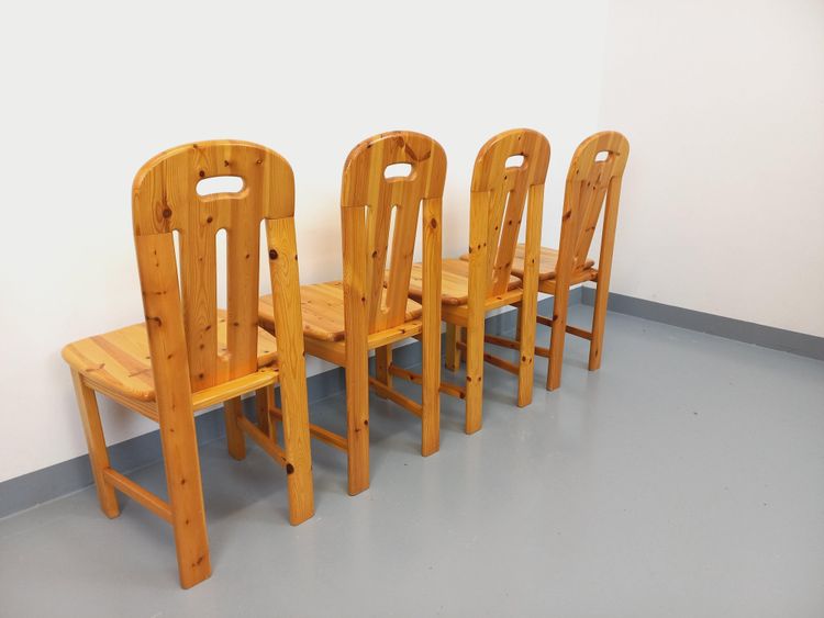 Set of 4 vintage pine chairs from the 70s/80s
