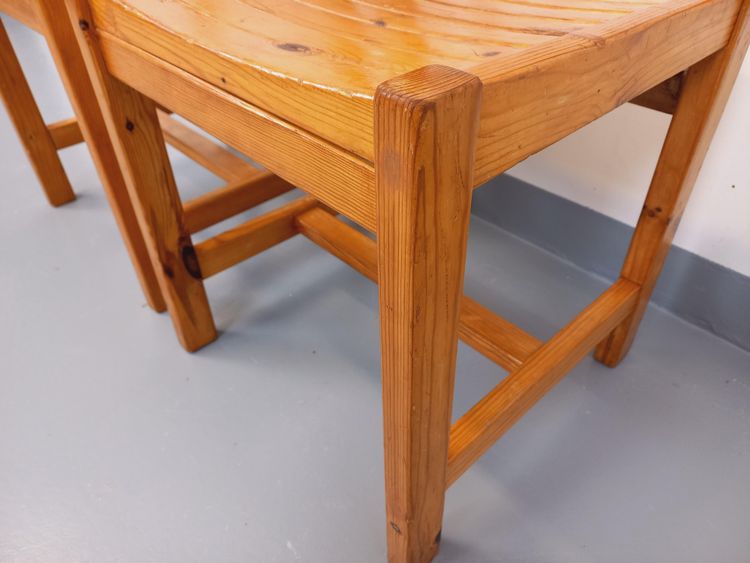 Pair of vintage pine chairs from the 1970s