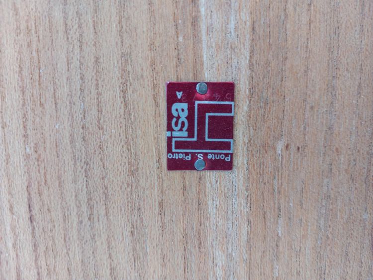 Suite di due tavolini modernisti vintage in teak e metallo nero