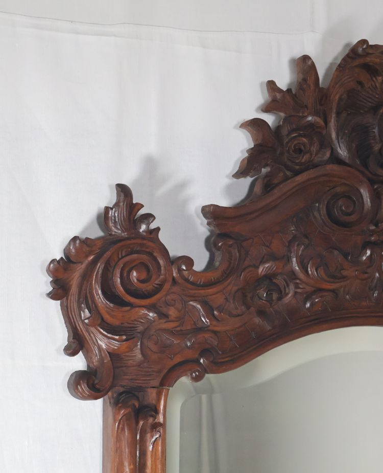 Grand miroir de style Louis XV en tilleul fin XIXe siècle