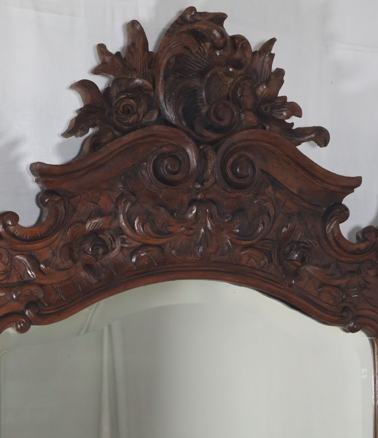 Grand miroir de style Louis XV en tilleul fin XIXe siècle