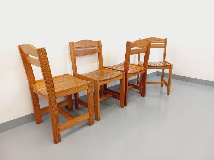 Set of 4 vintage pine chairs from the 1970s
