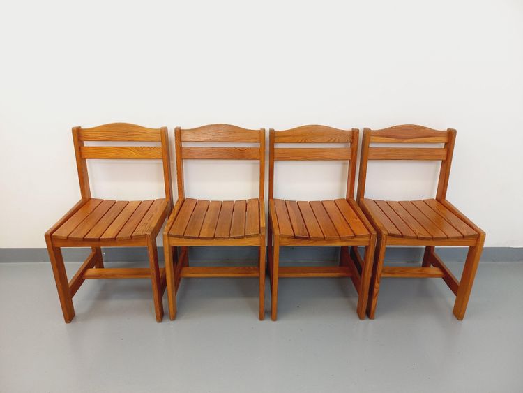Set of 4 vintage pine chairs from the 1970s