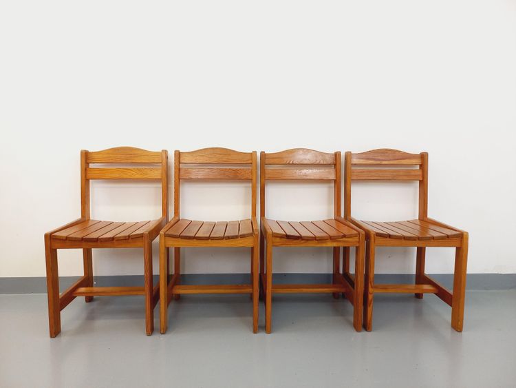 Set of 4 vintage pine chairs from the 1970s