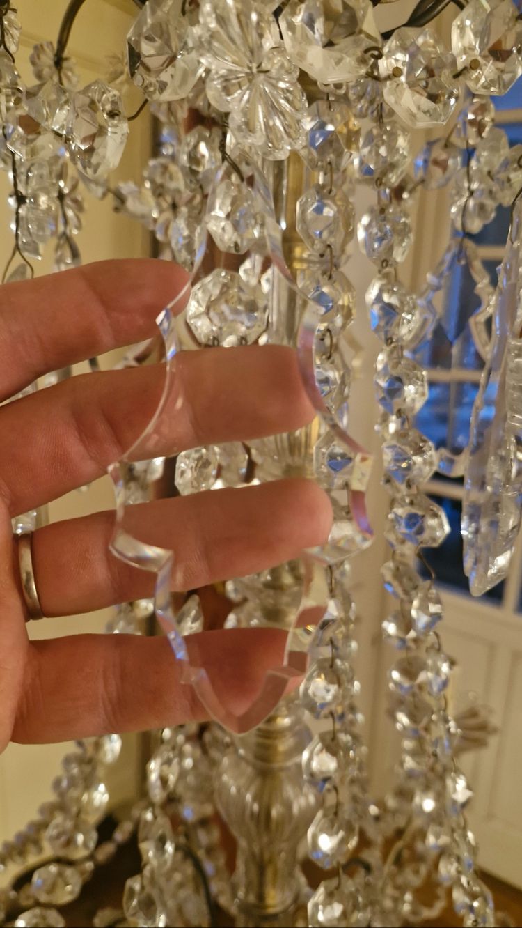 Crystal chandelier with pendants