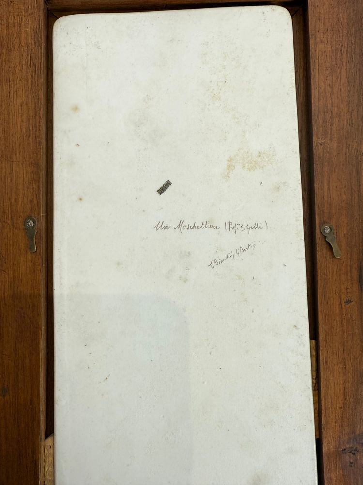 PEINTURE XIXe SUR PORCELAINE SIGNÉE E. BIANCHINI /G. BERTINI "UN MOUSQUETAIRE "