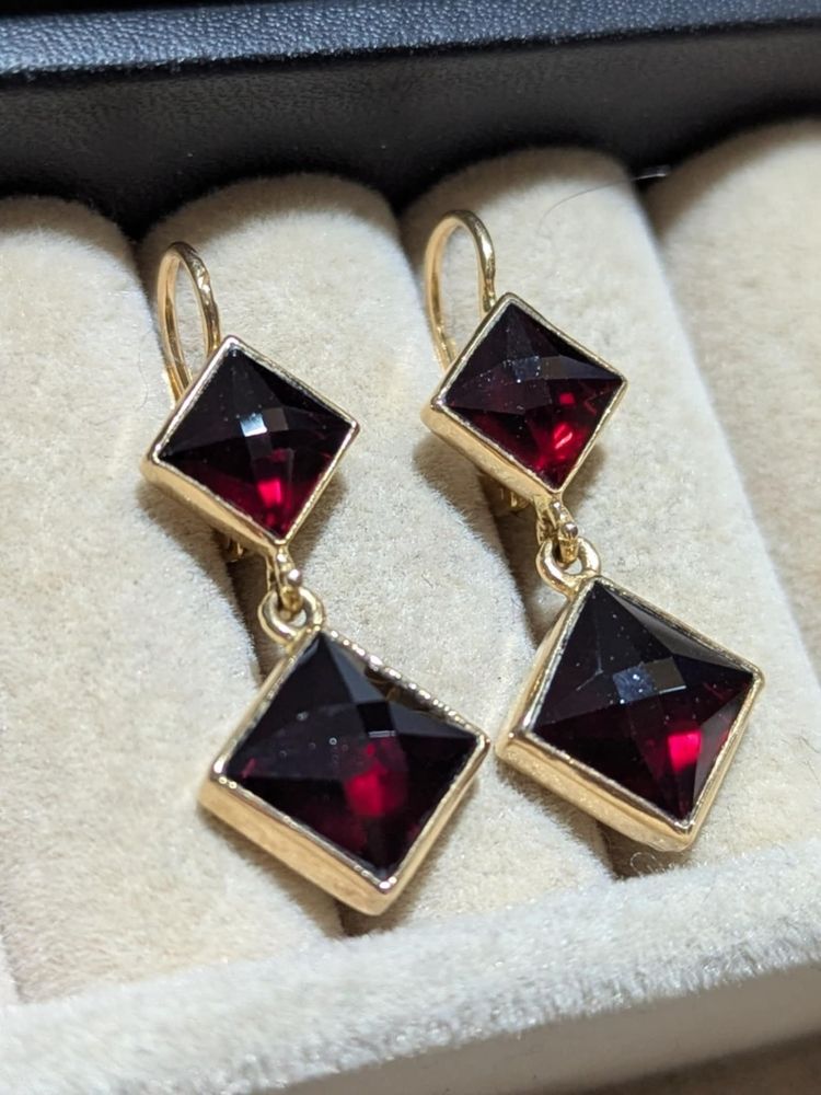 Orecchini pendenti in oro 18k e granati di Perpignan, 6,41 g CIRCA 2000