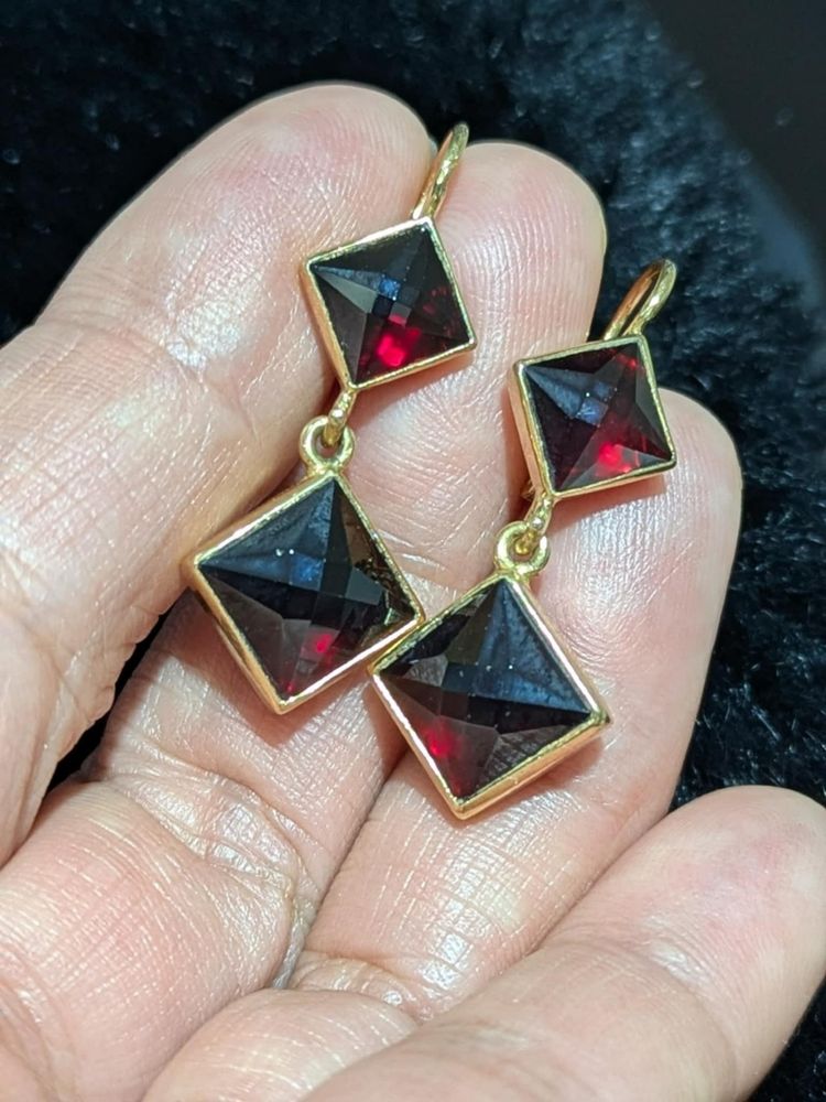 Orecchini pendenti in oro 18k e granati di Perpignan, 6,41 g CIRCA 2000