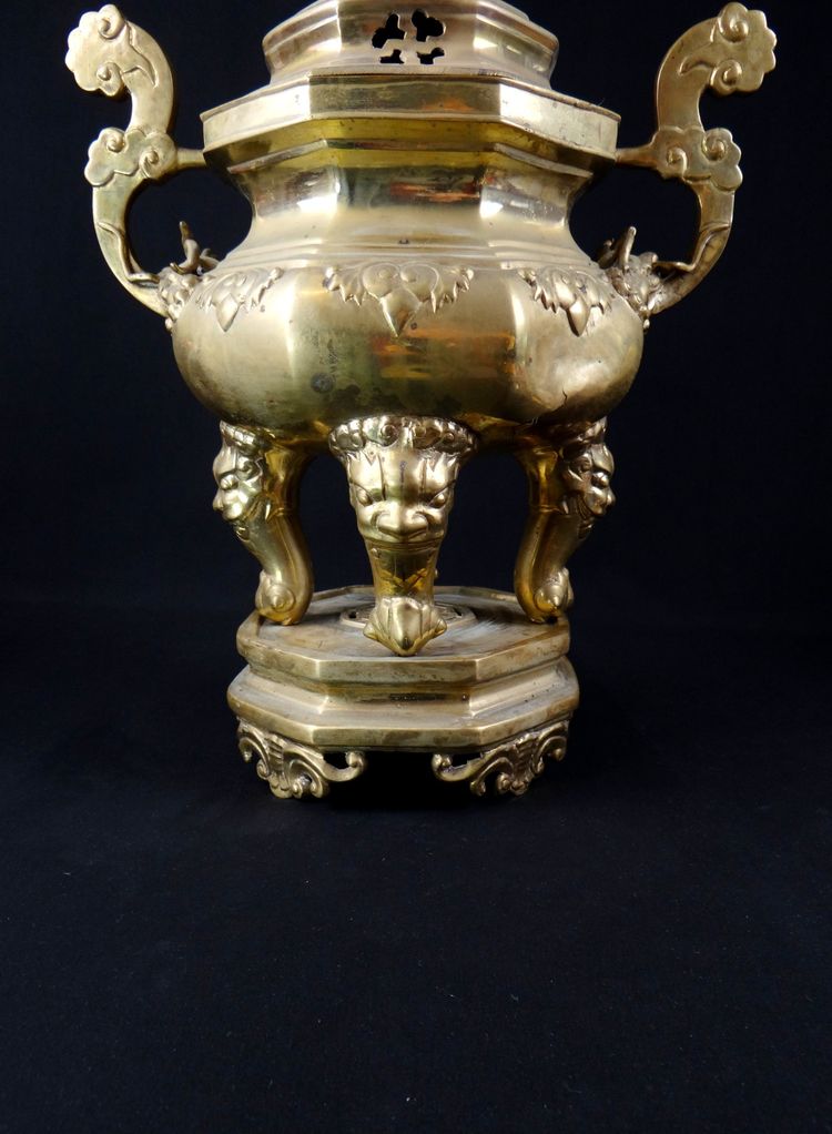 Brûle encens Chinois en bronze doré à décor de Chien de Fô période Qing XIXème